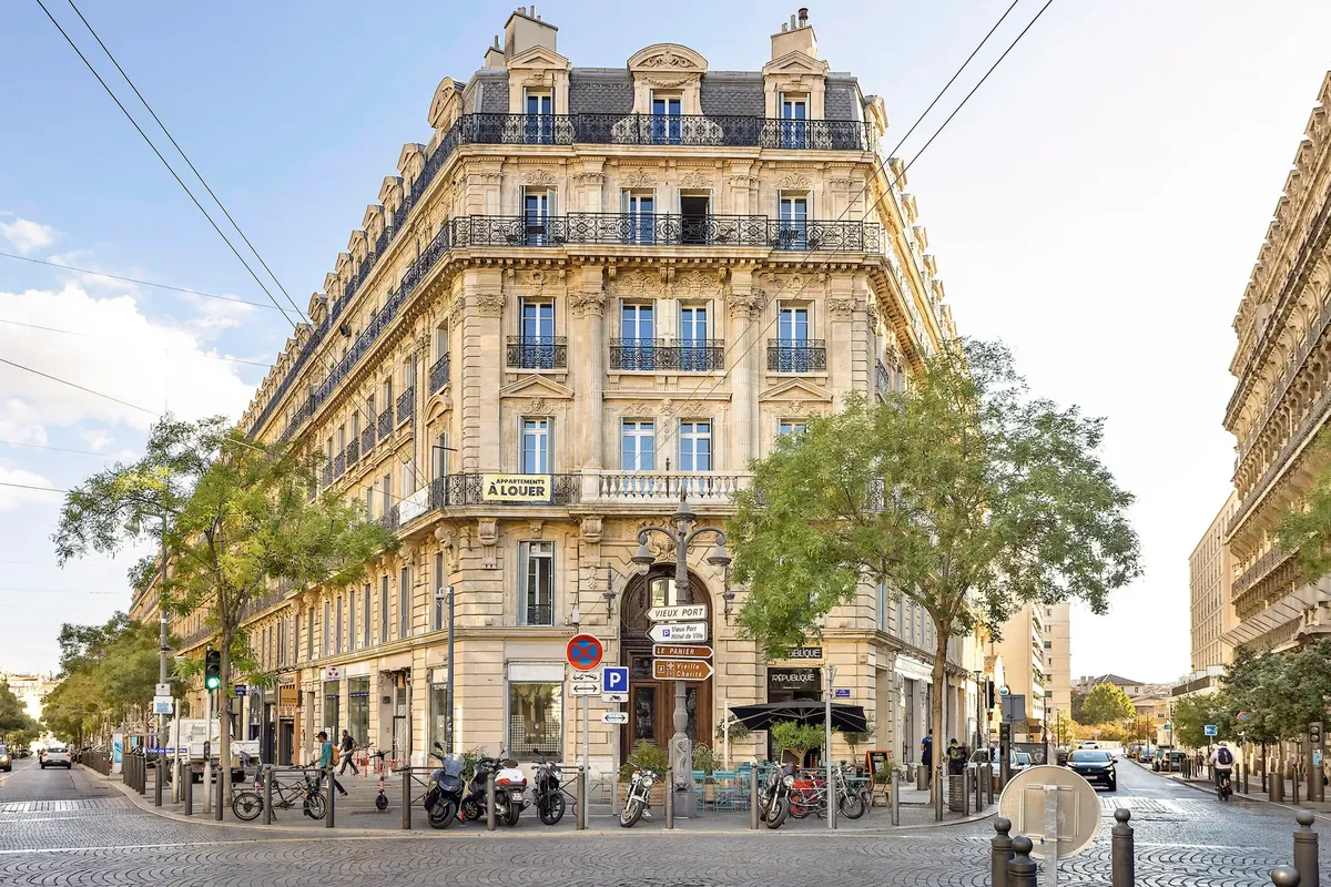 Sharies Paris - Modern Coliving for Young Professionals - Image 3