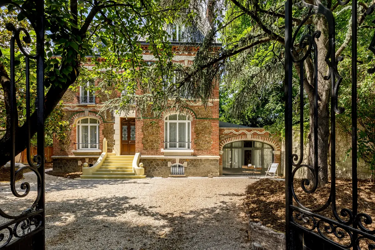 Sharies Paris - Modern Coliving for Young Professionals - Image 5