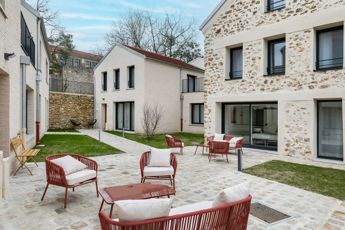 Sharies Paris - Modern Coliving for Young Professionals - Image 8