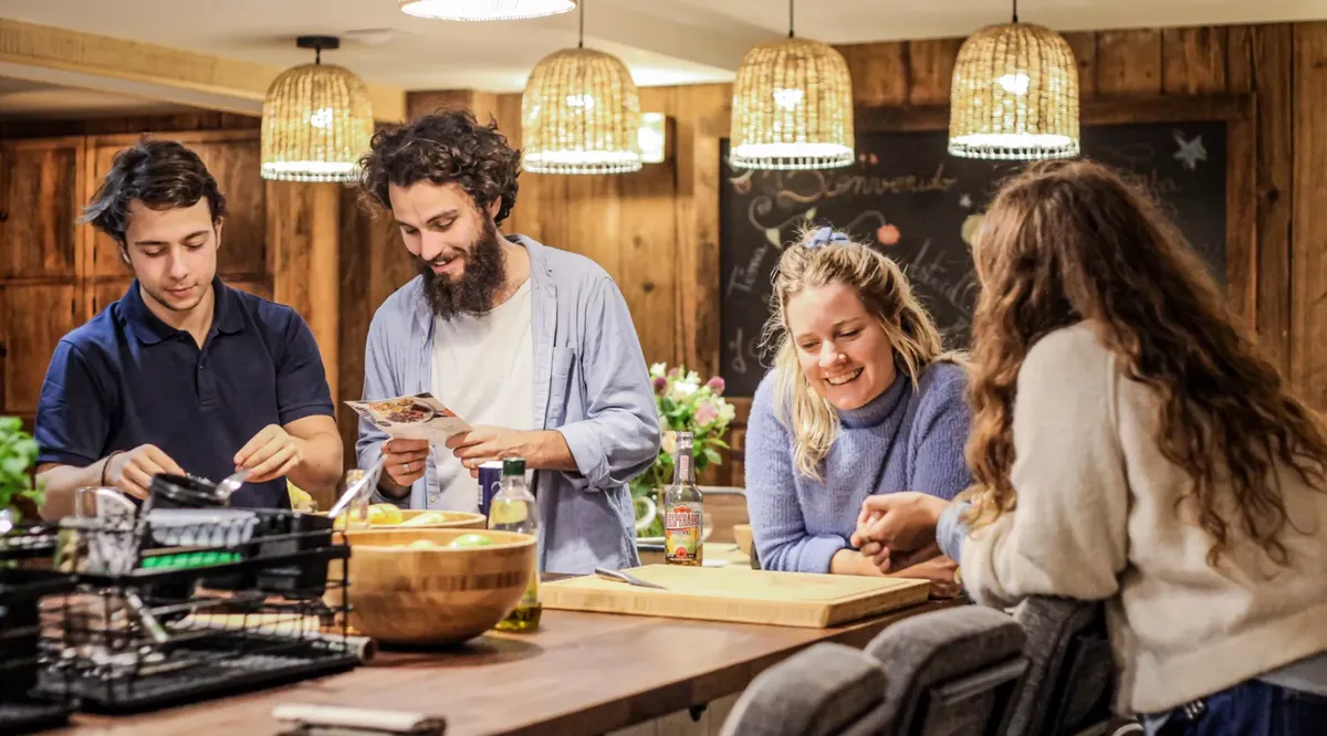 La Casa Coliving - Vibrant Community Living in Paris Suburbs - Image 1