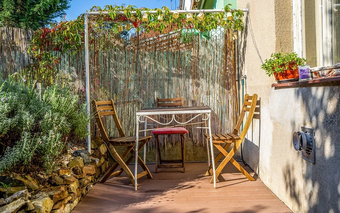 Prague Nomad Co-Living - International Eco-Friendly Community in Prague 10 - Image 1