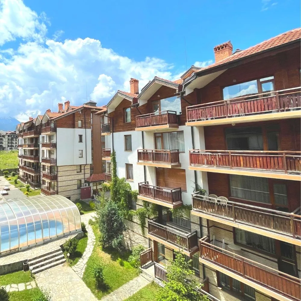 Four Leaf Clover Bansko - Mountain Retreat Coliving & Coworking - Image 1