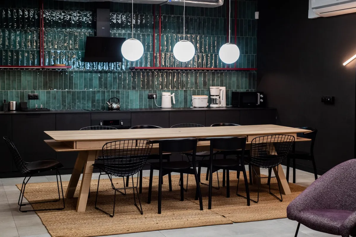 HT Nest Coliving - Modern Urban Living in Warsaw's Praga Południe - Image 11