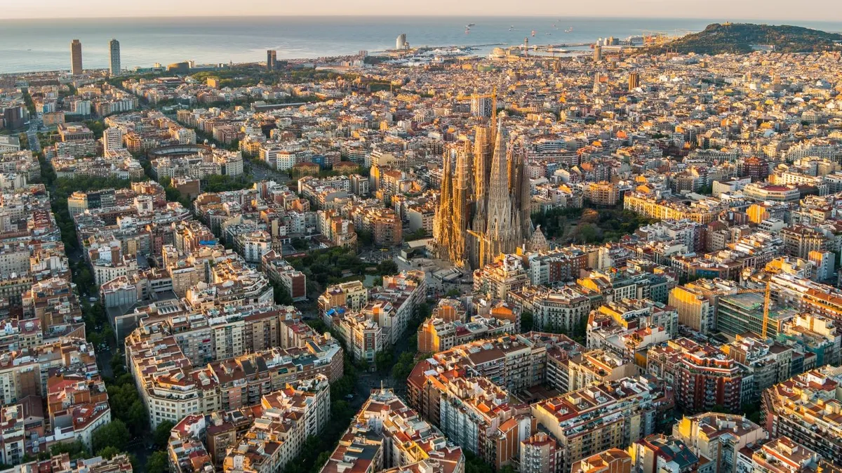 Aticco Living Gràcia - Boutique Coliving Apartments with Rooftop Terrace - Image 1