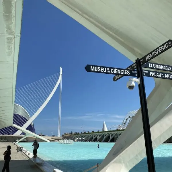 Palma Coliving Valencia - Historic Villa & Garden Oasis for Digital Nomads - Image 13